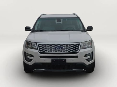 Used 2017 Ford Explorer Platinum AWD/4WD image 4