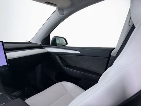 Used 2024 Tesla Model Y Long Range image 23