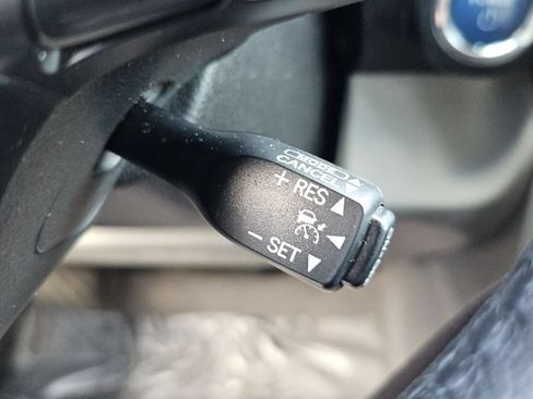 Used 2017 Toyota Camry XLE w/ Moonroof Package FWD image 13