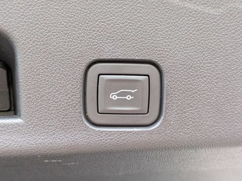 Used 2025 Chevrolet Traverse LT AWD/4WD image 29
