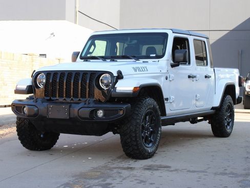 Used 2023 Jeep Gladiator Sport image 2