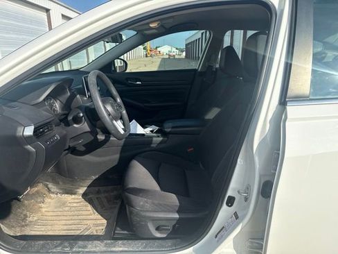Used 2019 Nissan Altima 2.5 S FWD image 2