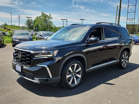 Used 2023 Honda Pilot Elite image 3