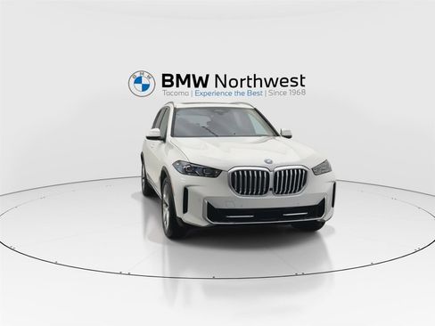 New 2026 BMW X5 xDrive50e w/ Climate Comfort Package image 7