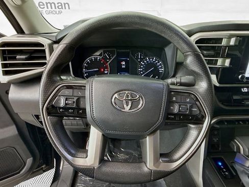Used 2022 Toyota Tundra SR5 w/ SR5 Convenience Package image 11