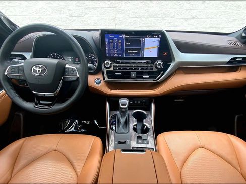 Used 2020 Toyota Highlander Platinum image 13