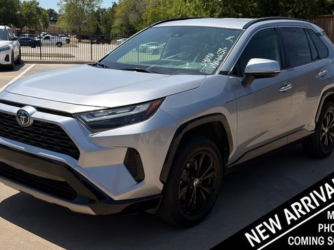 Used 2022 Toyota RAV4 SE AWD/4WD image 1