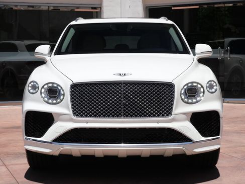 Used 2023 Bentley Bentayga AWD/4WD image 17