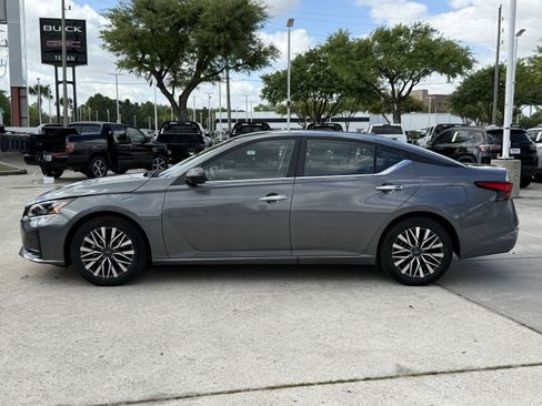 Used 2025 Nissan Altima 2.5 SV image 9