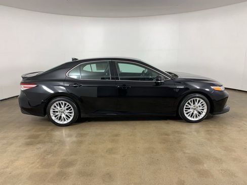Used 2020 Toyota Camry XLE FWD image 7