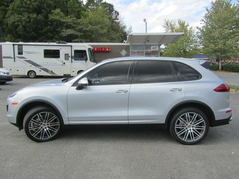 Used 2016 Porsche Cayenne S w/ Premium Plus Package image 7