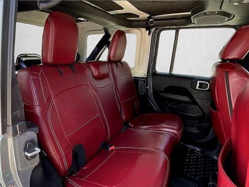 Used 2019 Jeep Wrangler Unlimited Sahara AWD/4WD image 29