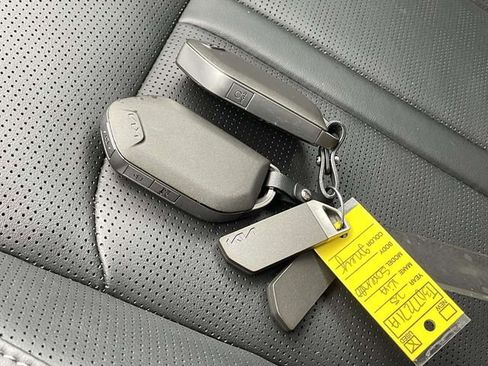 Used 2025 Kia Sorento S image 31