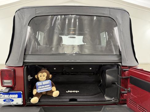 Used 2012 Jeep Wrangler Unlimited Rubicon w/ Connectivity Group image 12