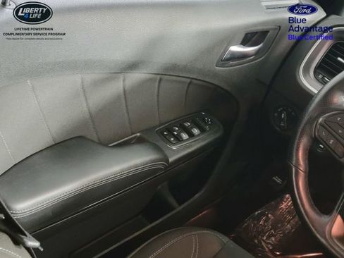 Used 2020 Dodge Charger SXT w/ Blacktop Package image 32