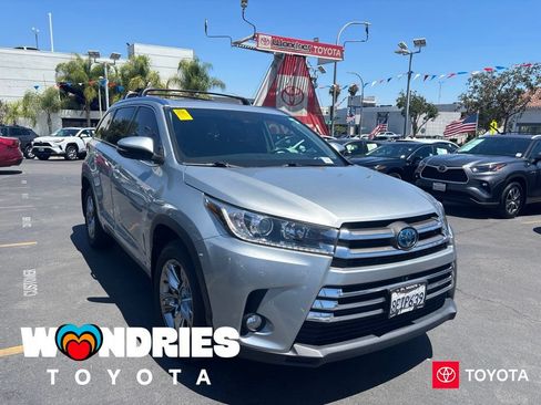 Used 2018 Toyota Highlander Limited Platinum w/ Carpet Mat Package (TMS) AWD/4WD image 1