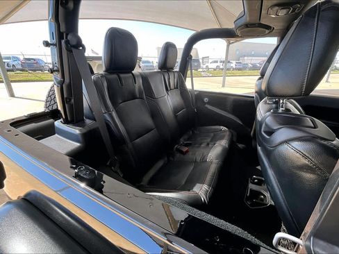 Used 2022 Jeep Wrangler Rubicon w/ LED Lighting Group AWD/4WD image 19