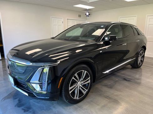 Certified 2024 Cadillac Lyriq Luxury AWD/4WD image 4