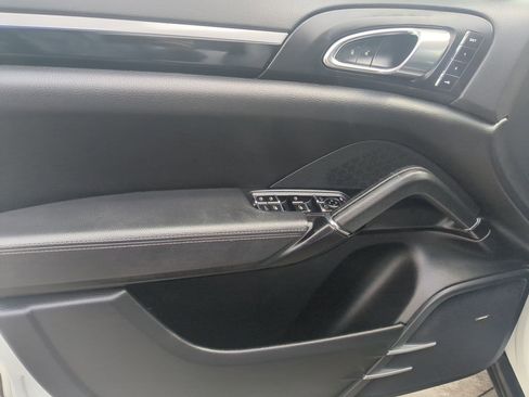 Used 2017 Porsche Cayenne Platinum Edition image 13