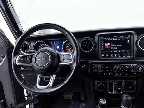 Used 2019 Jeep Wrangler Unlimited Sahara AWD/4WD image 3
