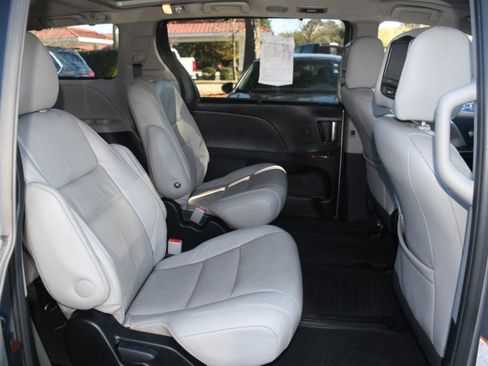 Used 2015 Toyota Sienna Limited image 21