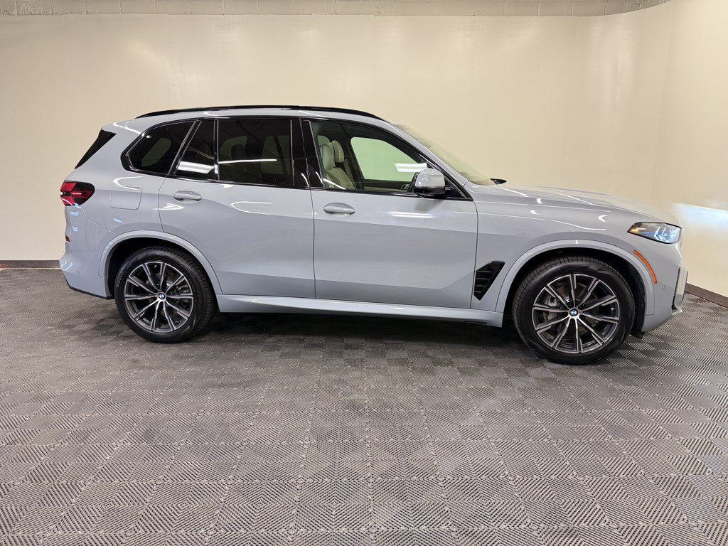 Used 2024 BMW X5 xDrive40i w/ M Sport Package AWD/4WD image 12