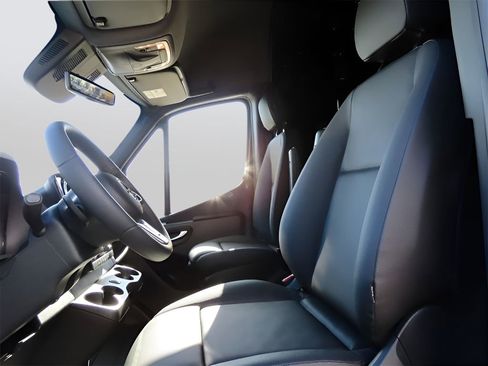 Used 2024 Mercedes-Benz Sprinter 2500 image 55