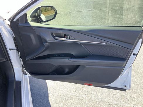 Used 2026 Toyota Camry SE image 30