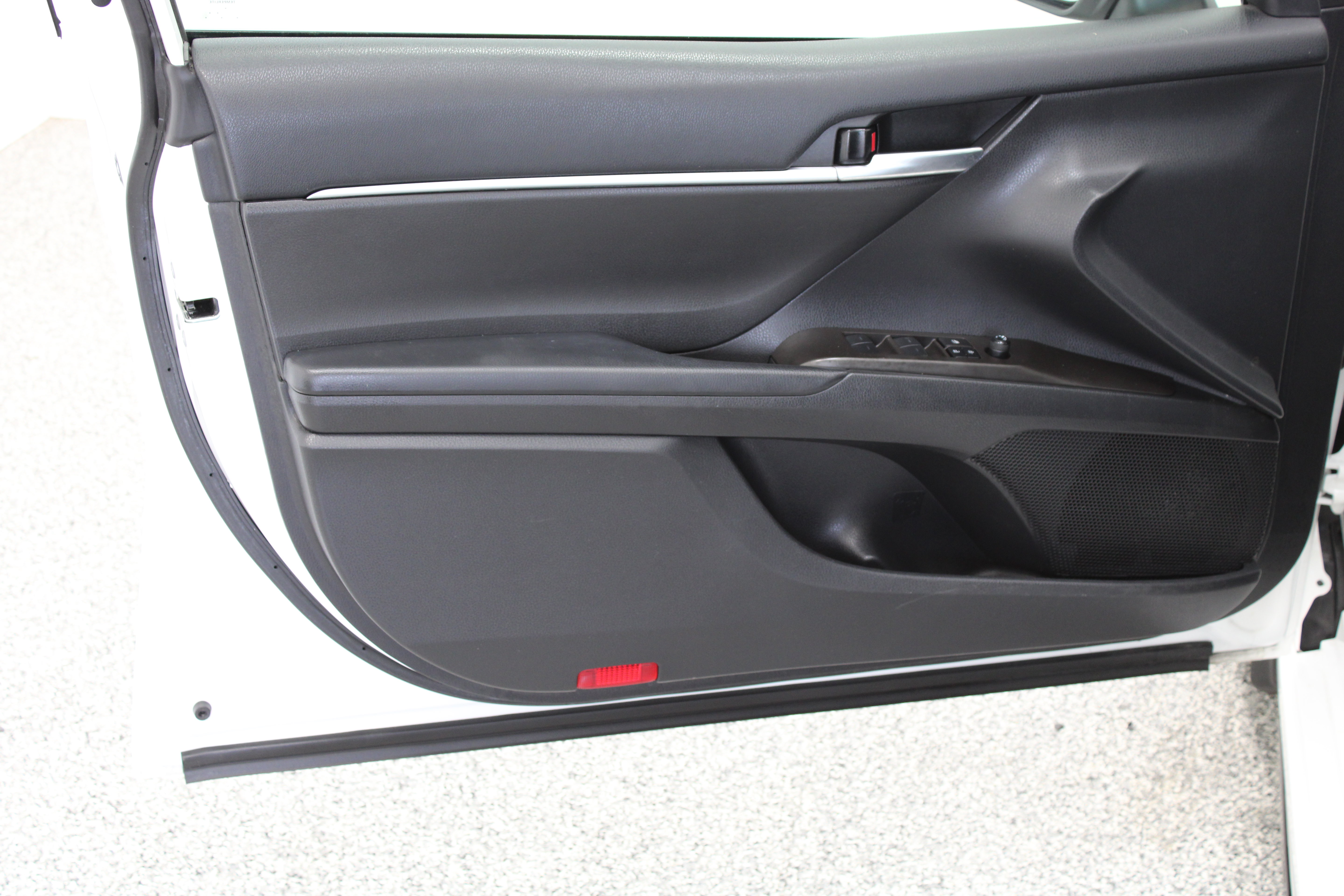 Used 2023 Toyota Camry SE FWD image 12