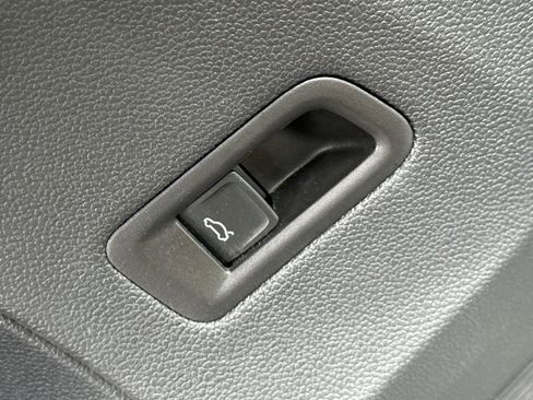 Certified 2024 Volkswagen Atlas Cross Sport SEL R-Line image 30