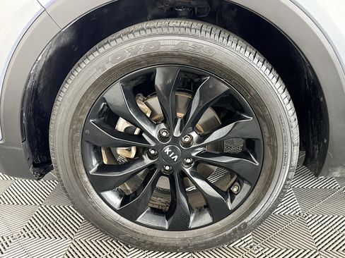 Used 2019 Kia Sorento S image 36