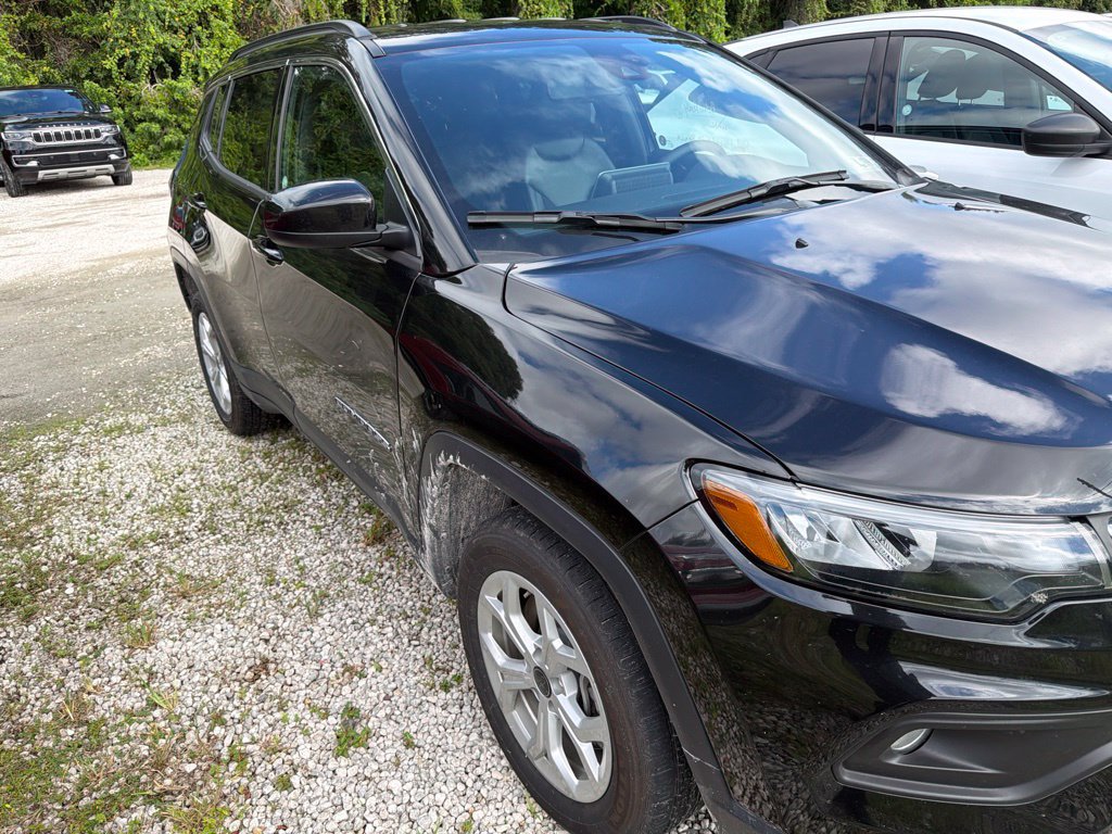 Used 2025 Jeep Compass Latitude AWD/4WD image 9