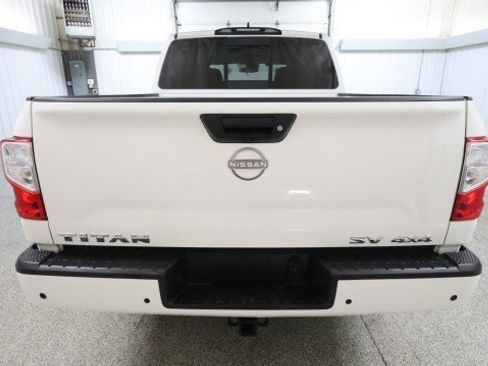 Used 2024 Nissan Titan SV AWD/4WD image 8