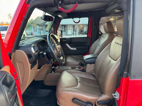 Used 2016 Jeep Wrangler Rubicon w/ Power Convenience Group AWD/4WD image 23