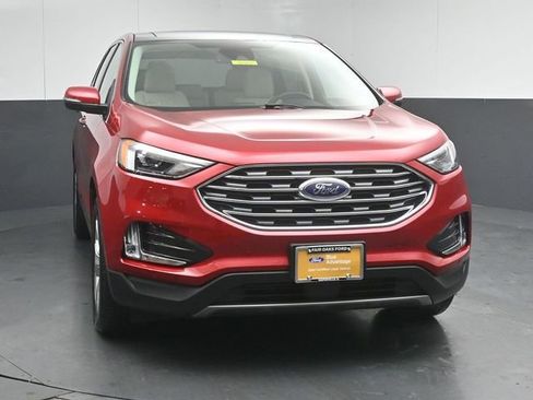 Certified 2022 Ford Edge Titanium w/ Class II Trailer Tow Package image 2