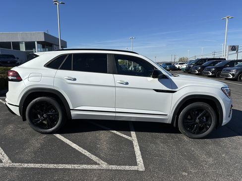 New 2026 Volkswagen Atlas Cross Sport SEL R-Line image 8