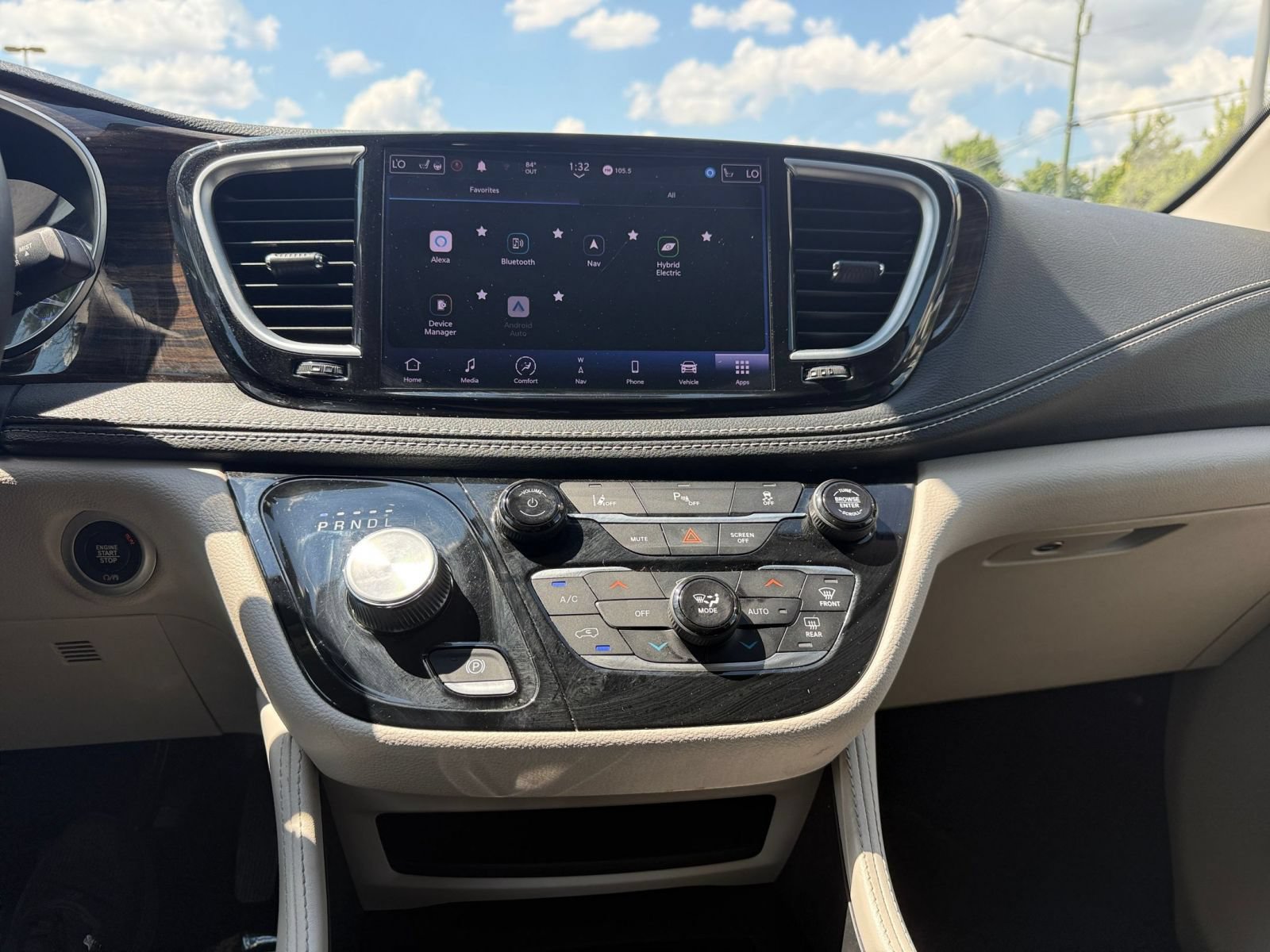 Used 2023 Chrysler Pacifica Limited FWD image 16
