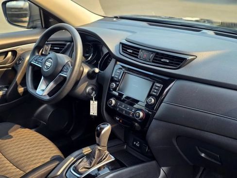 Used 2020 Nissan Rogue SV FWD image 19