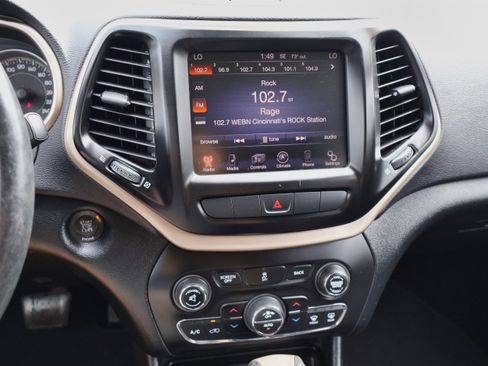 Used 2014 Jeep Cherokee Latitude w/ Comfort/Convenience Group image 18
