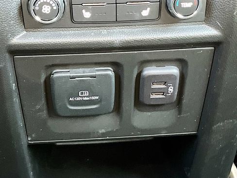 Used 2023 Chevrolet Traverse High Country AWD/4WD image 27