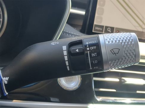 Used 2025 Genesis G70 2.5T image 27