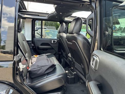 Used 2024 Jeep Wrangler Unlimited Sahara w/ Technology Group AWD/4WD image 10