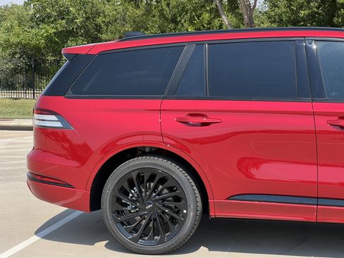 New 2025 Lincoln Aviator Reserve w/ Jet Appearance Package image 11