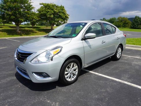 Used 2017 Nissan Versa SV w/ SV Special Edition Package FWD image 7