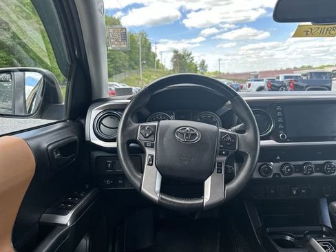 Used 2020 Toyota Tacoma SR5 AWD/4WD image 14