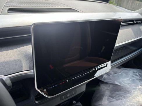 New 2025 Volkswagen ID. Buzz Pro S image 19