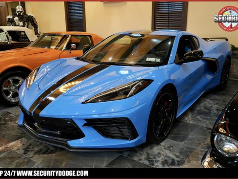 Used 2021 Chevrolet Corvette Stingray Premium Cpe w/ Z51 Performance Package RWD image 1