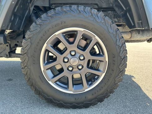 Used 2021 Jeep Gladiator Overland w/ Uconnect 4C Nav & Sound Group AWD/4WD image 23