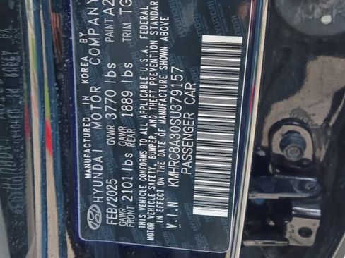 Used 2025 Hyundai Venue SEL FWD image 3