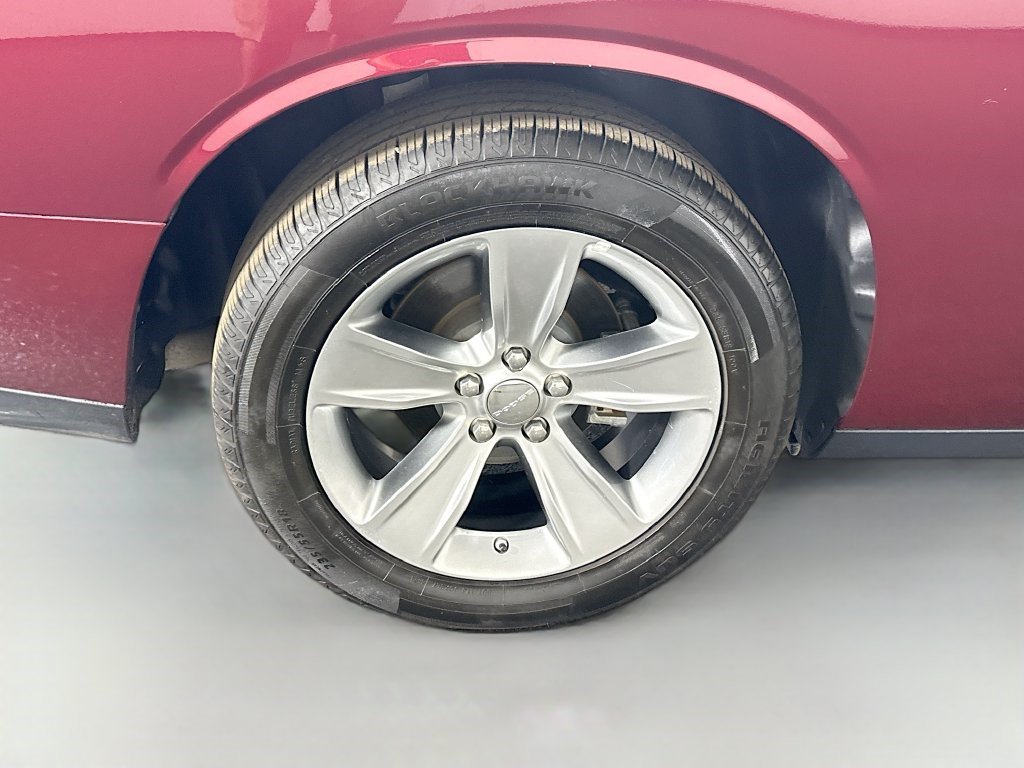 Used 2022 Dodge Challenger SXT RWD image 30
